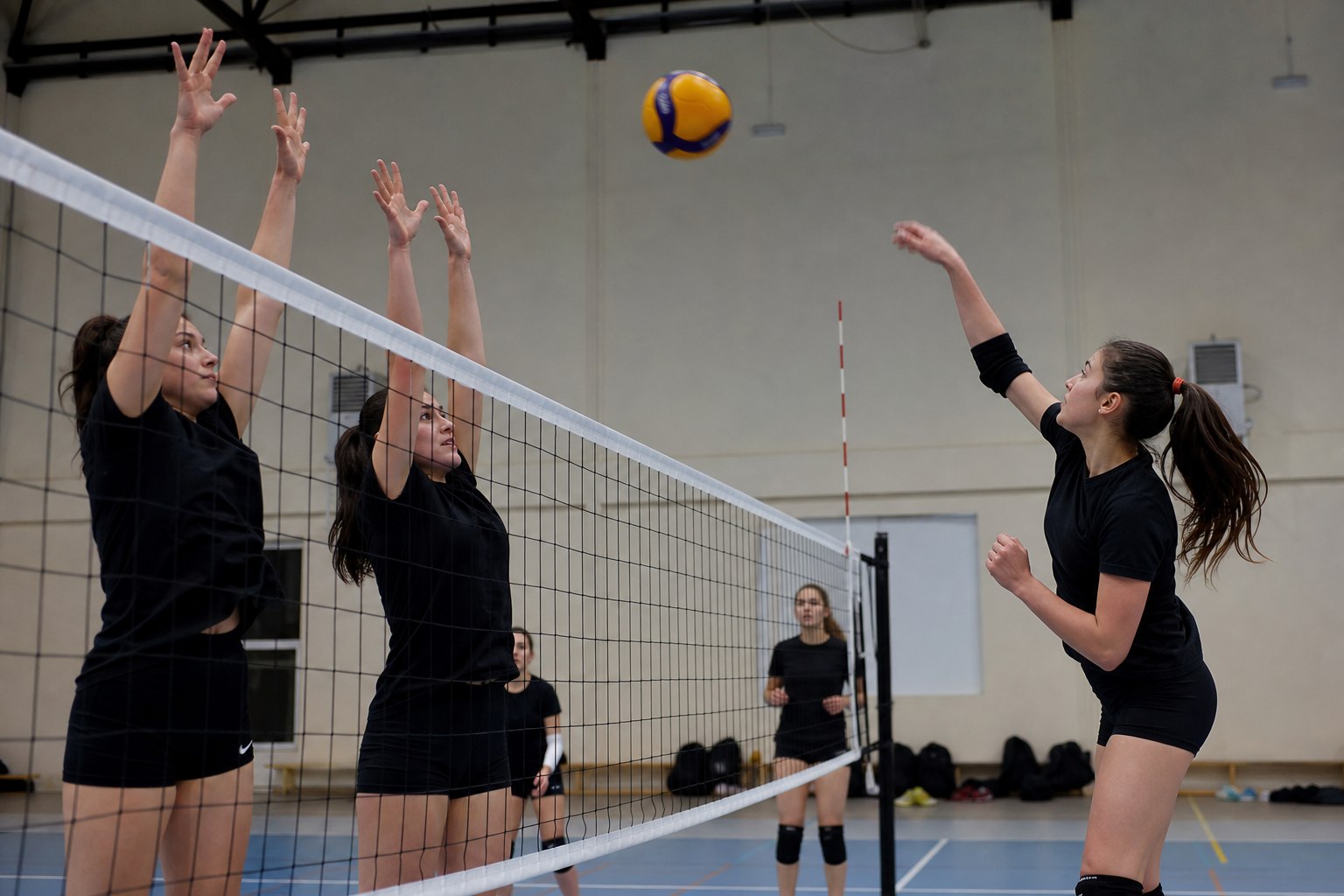 Çanakkale'de spor yapan genç kızlar voleybol antrenmanı