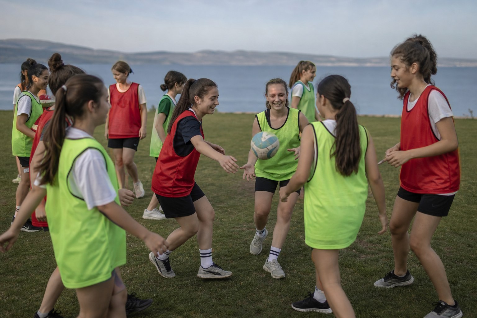 Spor dallarında genç kızlar Çanakkale Kadın Sporcular Kamp'ta eğleniyor